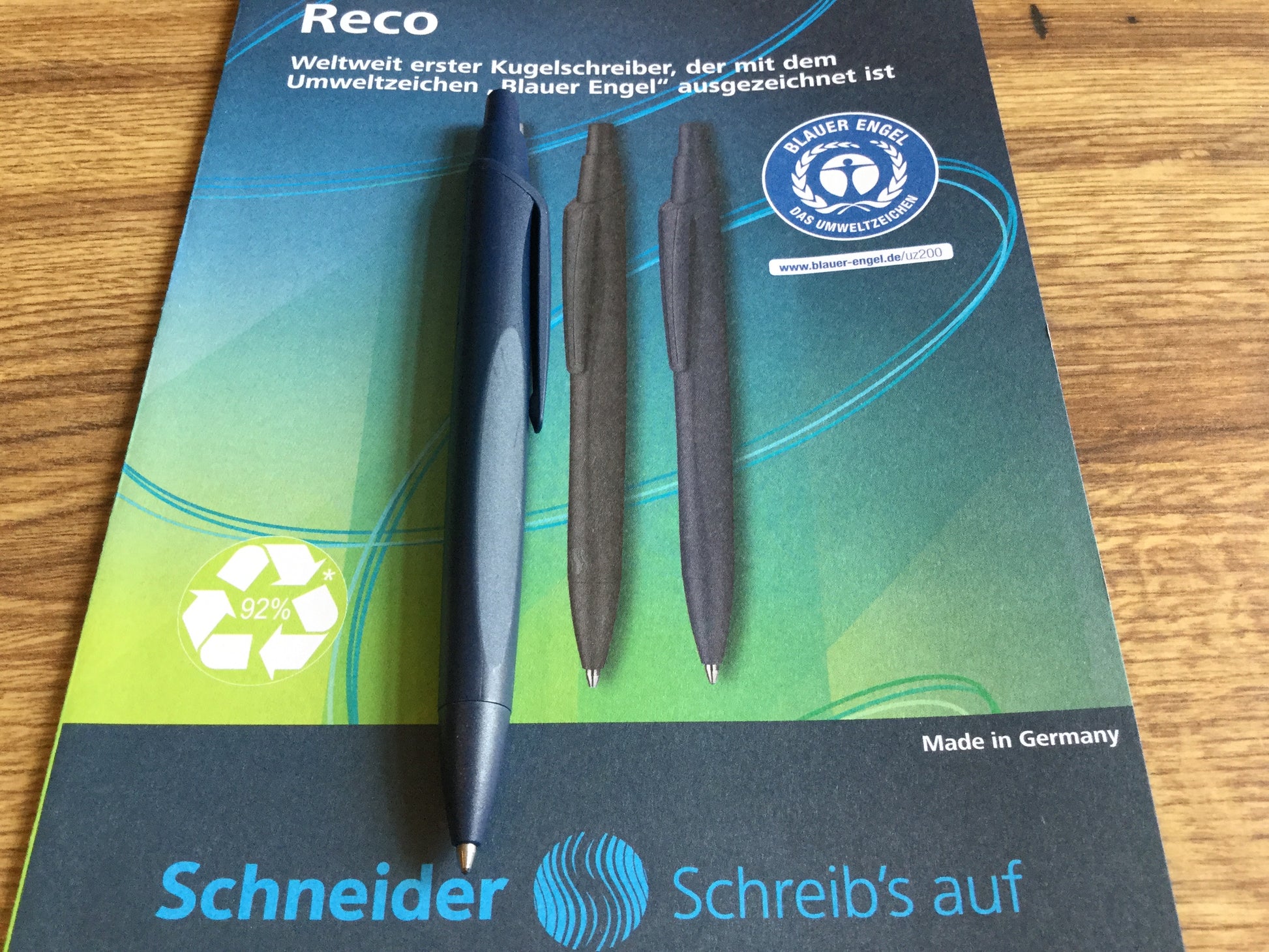 Kugelschreiber RECO M recycelt Schneider° - Polly Paper - Umweltfreundliche Schreibwaren