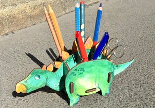 Stiftebox in Gestalt eines Stegosaurus