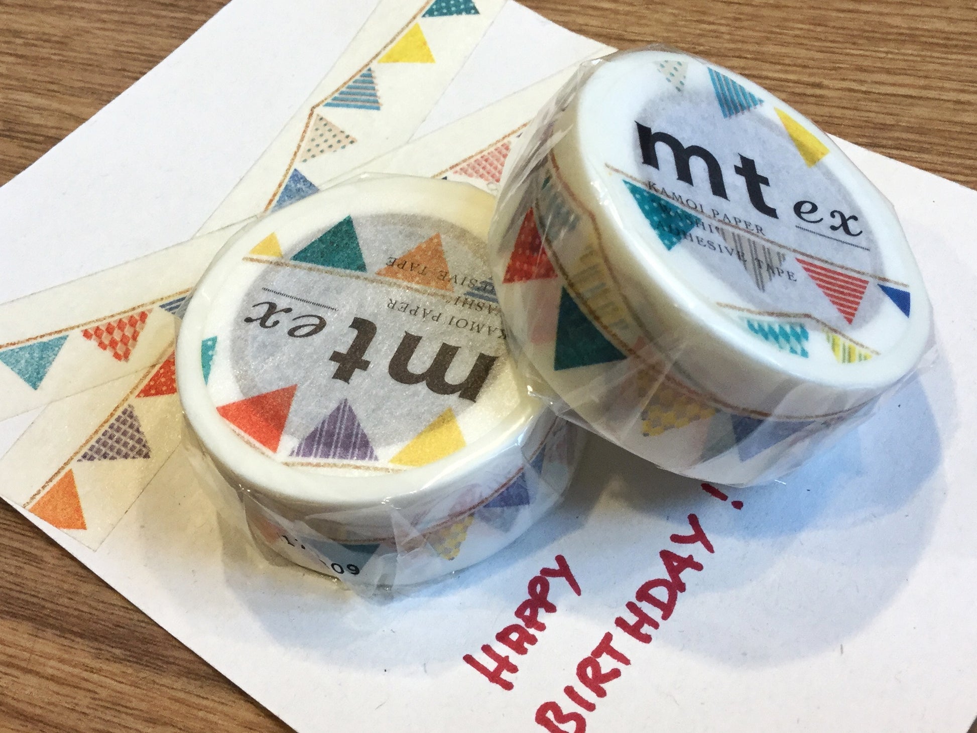 gemustertes Papierklebeband, Motiv Wimpelkette bei Polly Paper in Berlin-Mitte